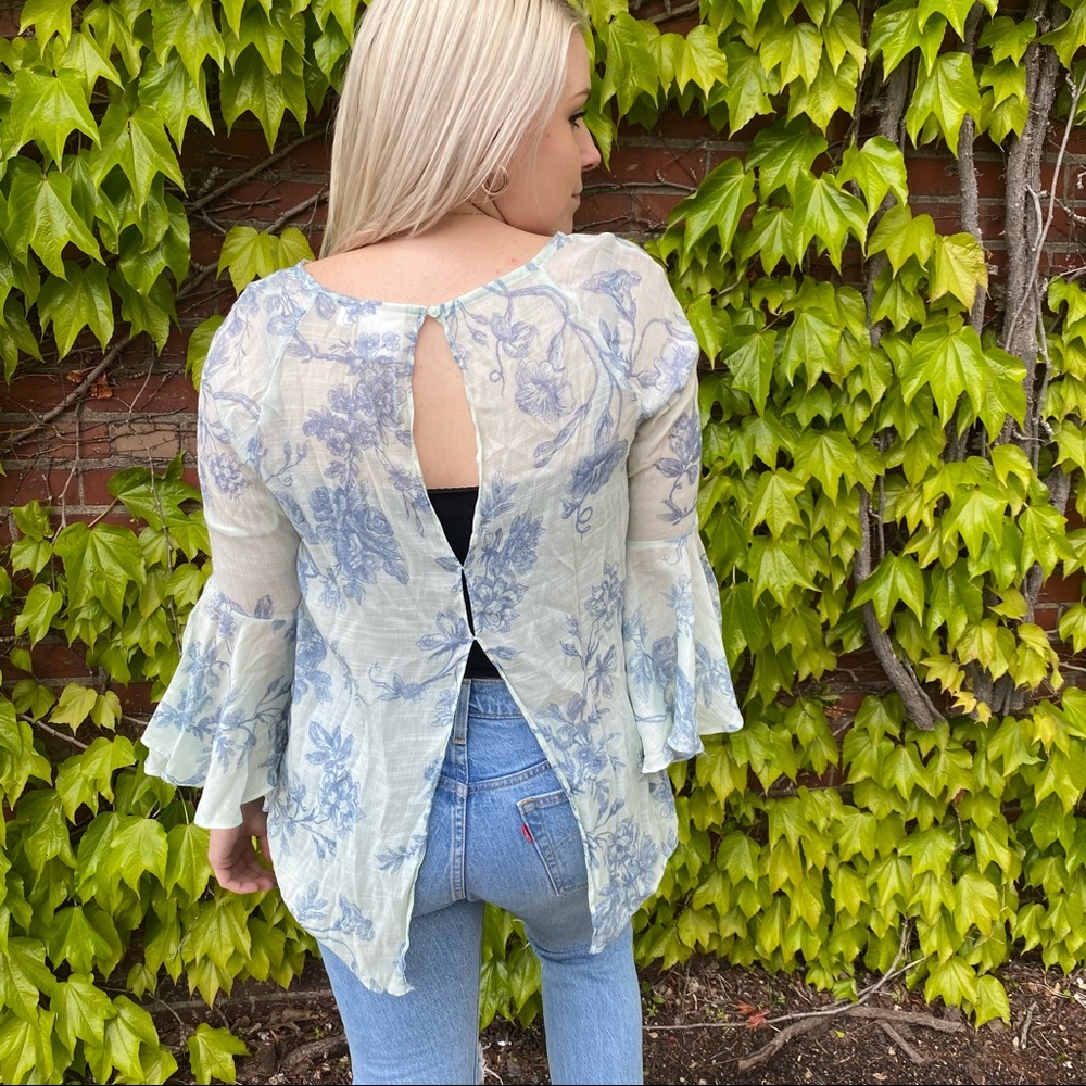 Lauren Conrad Bell Sleeve Floral Boho Top - Picture 6 of 7